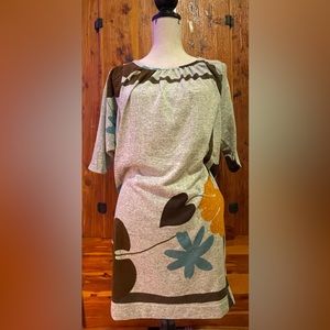 Sz S F21   Grey w floral design 3/4 sleeve sweater dress